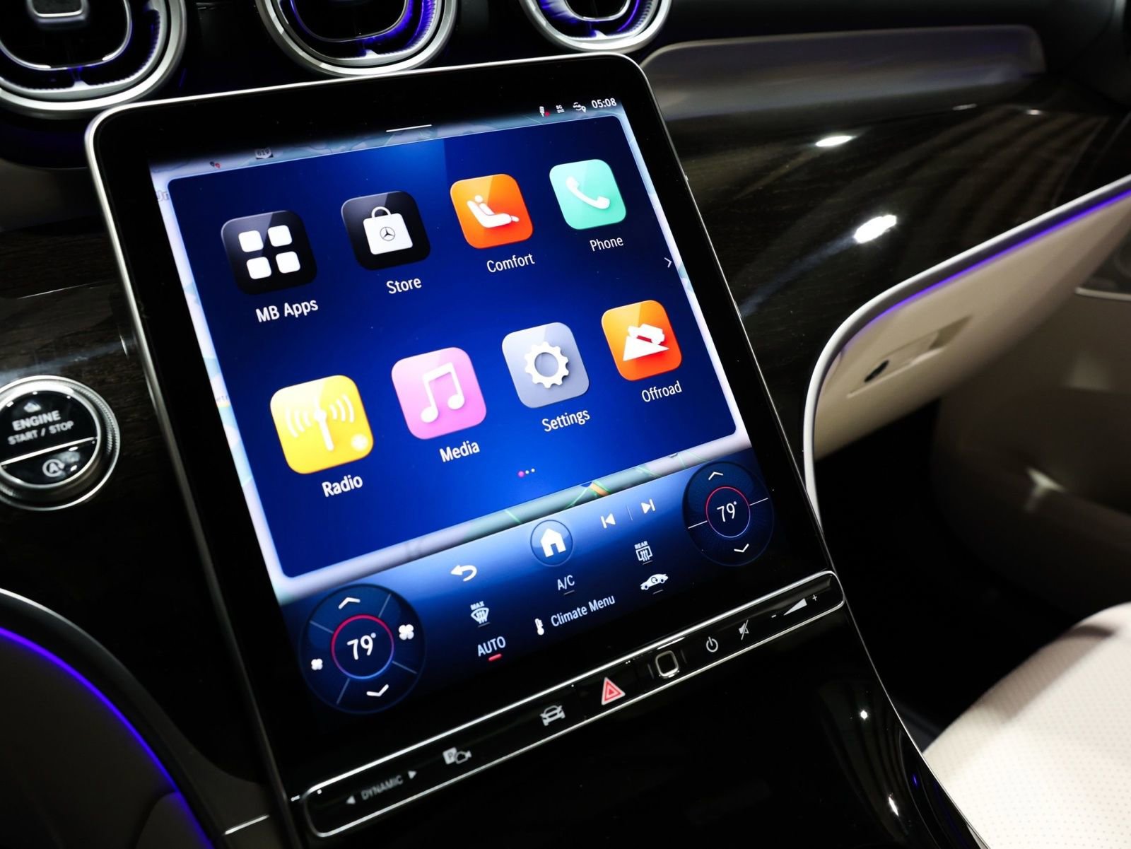 Used 2025 Mercedes-Benz GLC 300 4MATIC image 16