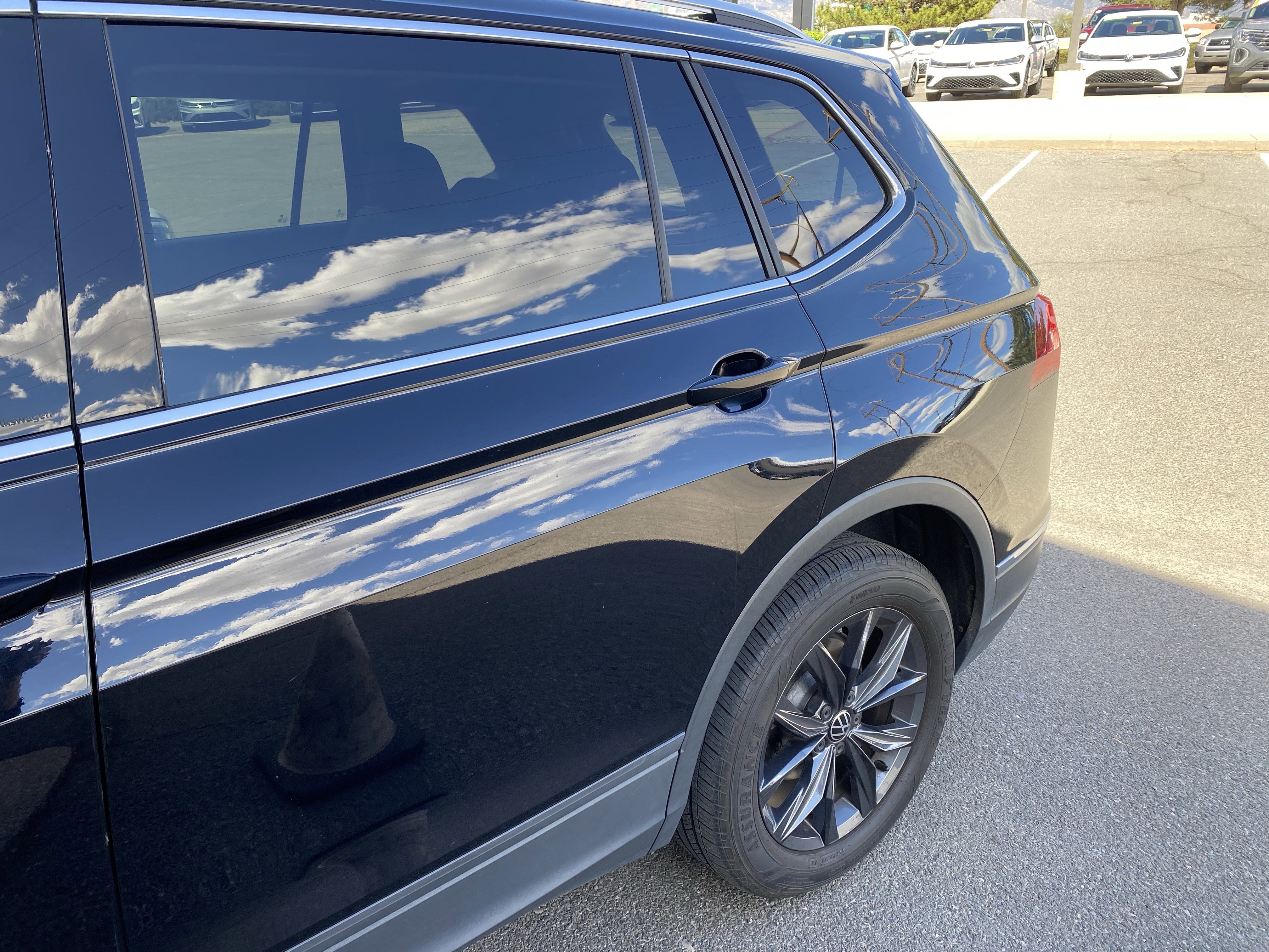 Used 2022 Volkswagen Tiguan SE w/ Panoramic Sunroof Package FWD image 52