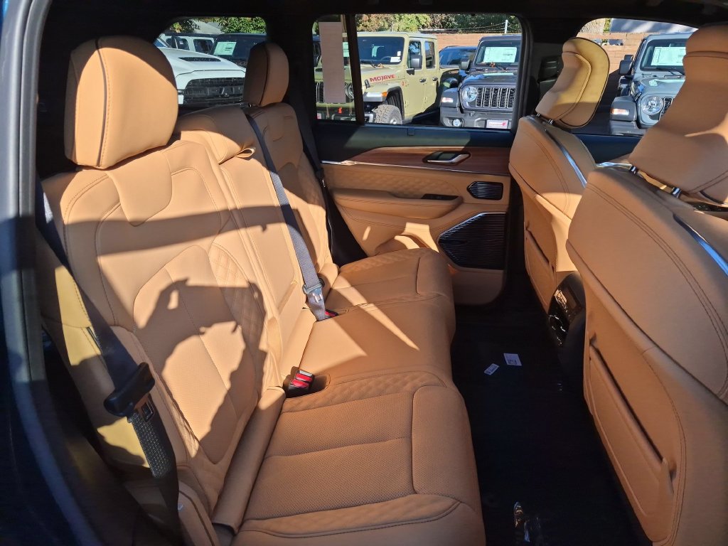 New 2027 Jeep Grand Cherokee Summit AWD/4WD image 15