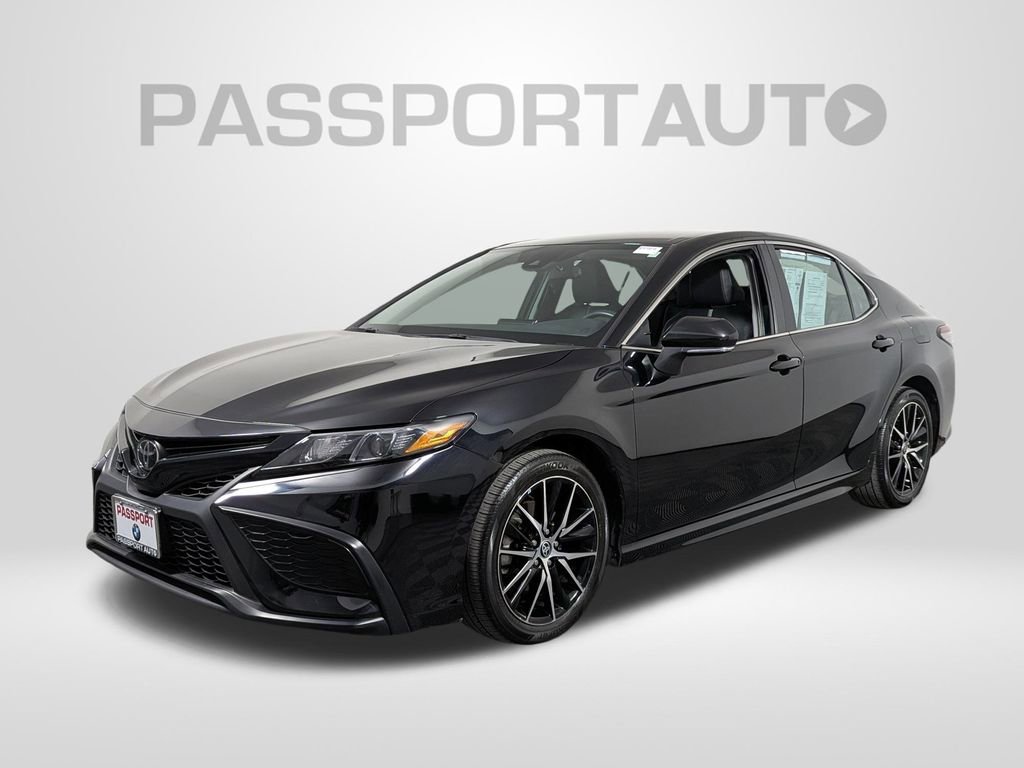 Used 2023 Toyota Camry SE image 1
