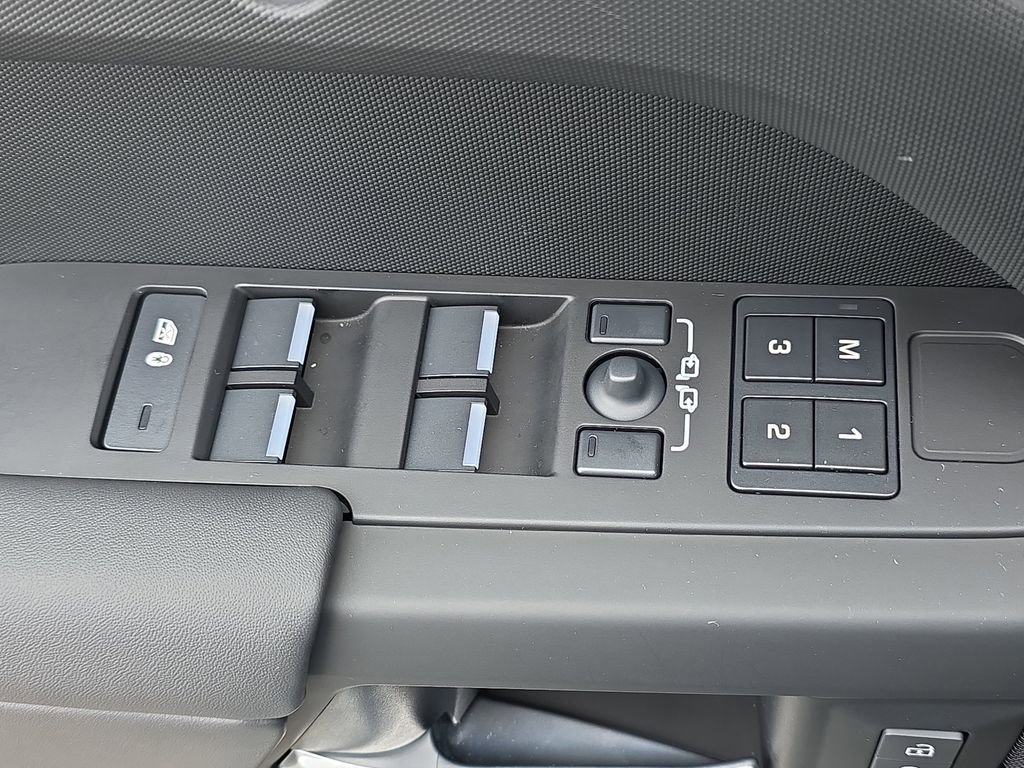 Certified 2025 Land Rover Defender 110 S AWD/4WD image 28