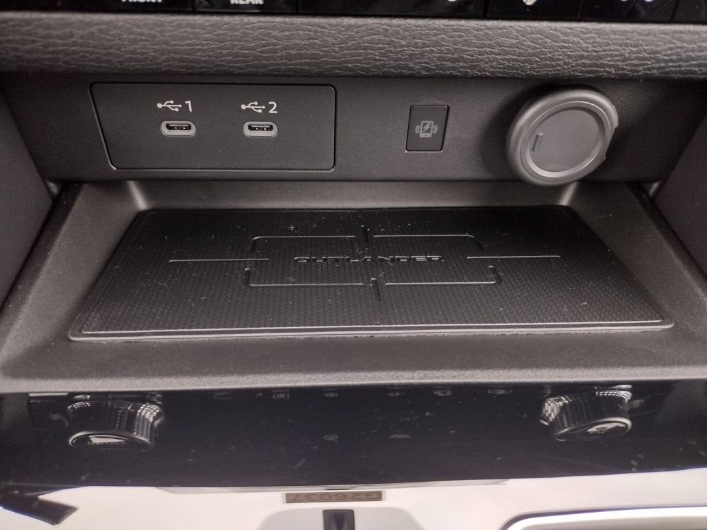 New 2026 Mitsubishi Outlander SE image 24