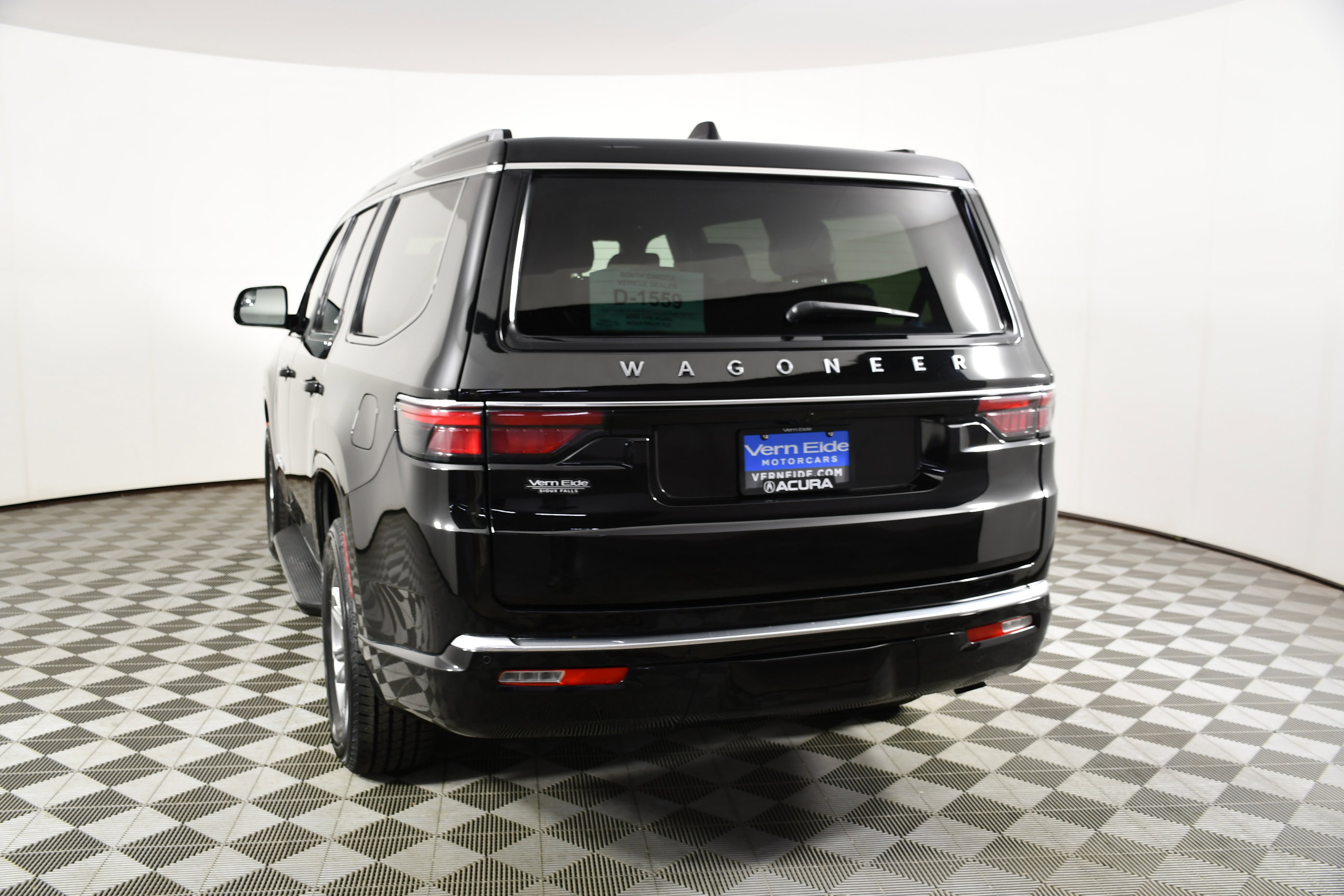 Used 2024 Jeep Wagoneer 4WD w/ HD Trailer Tow Package image 7