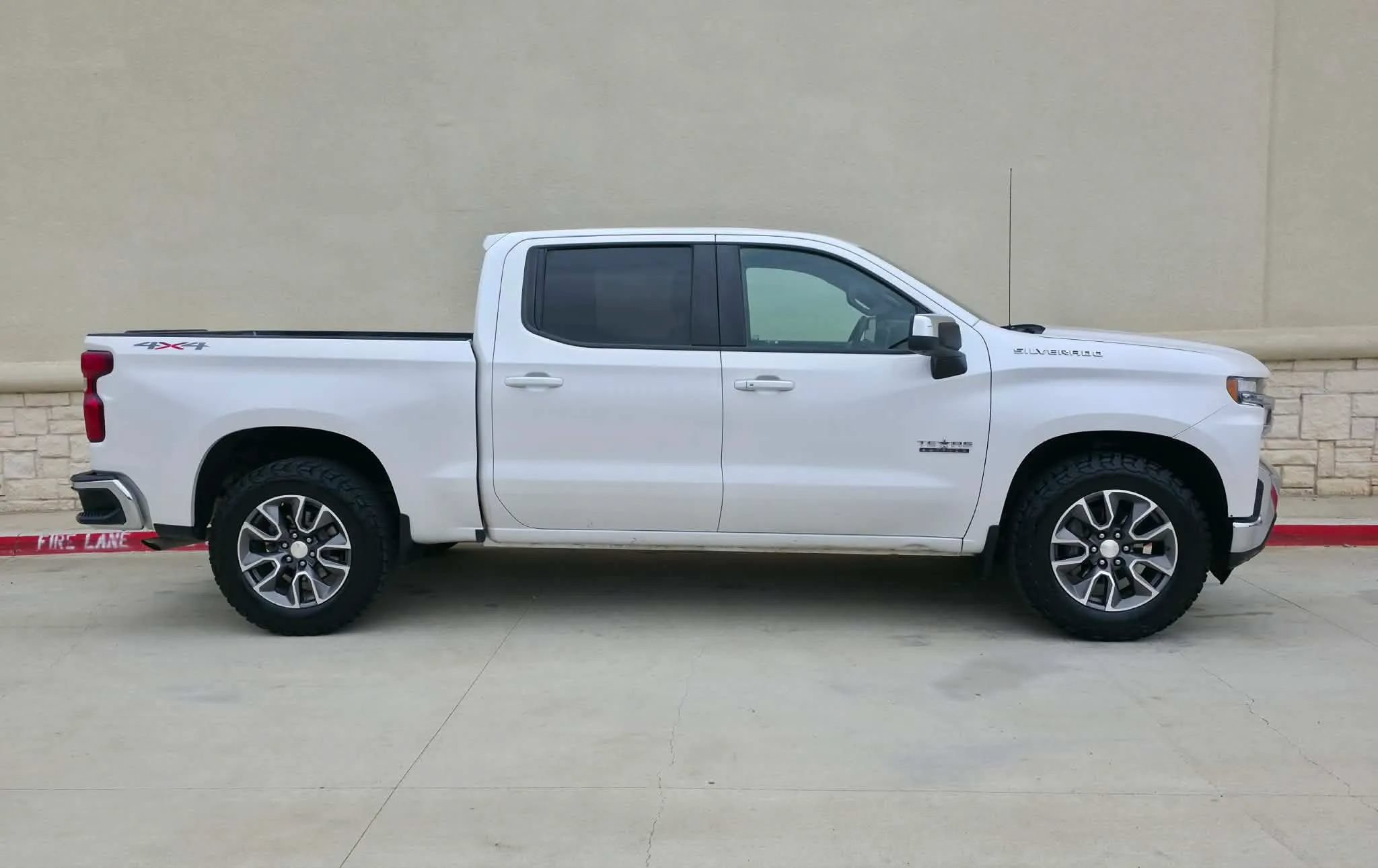 Used 2022 Chevrolet Silverado 1500 LT w/ Texas Edition Plus AWD/4WD image 2