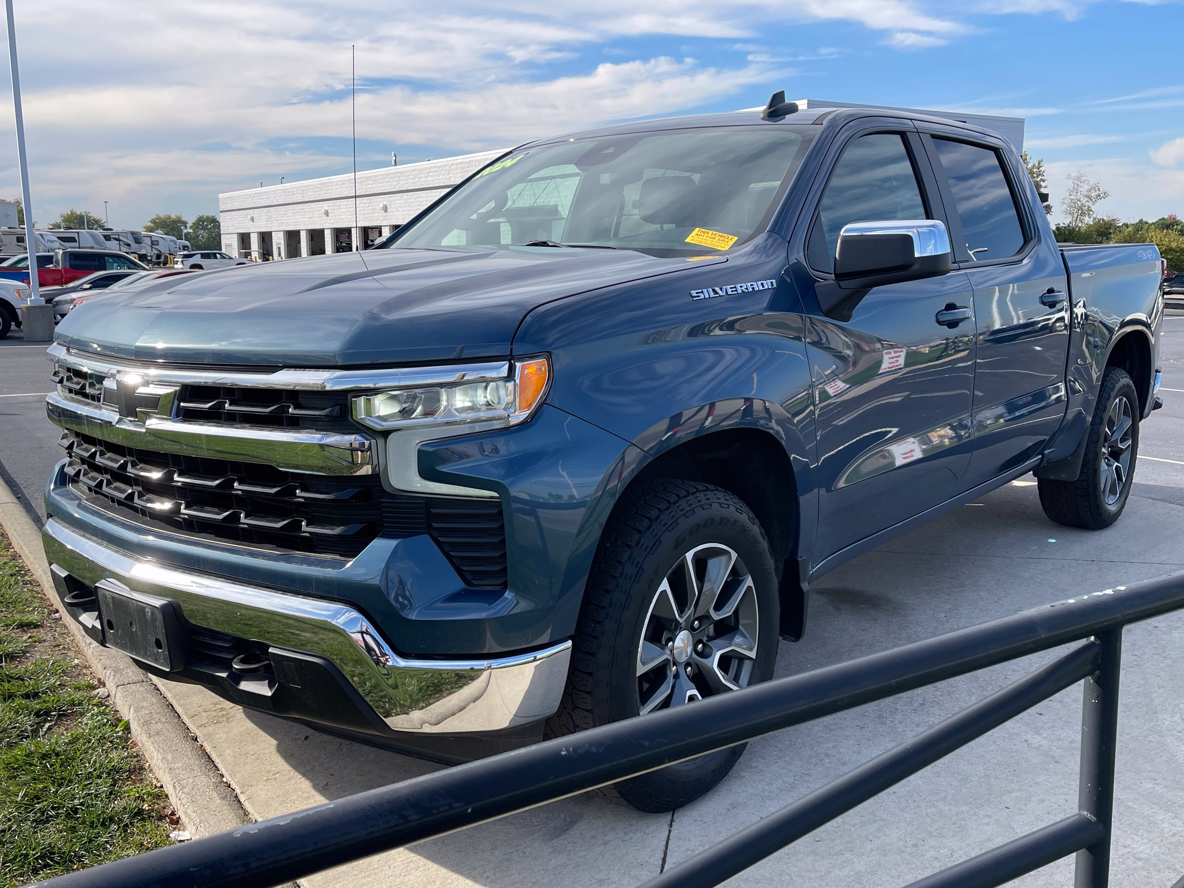 Used 2024 Chevrolet Silverado 1500 LT AWD/4WD image 3