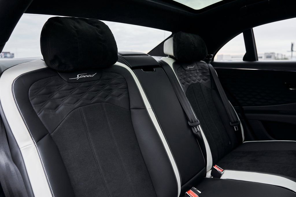 Used 2025 Bentley Flying Spur Plug-In Hybrid image 45