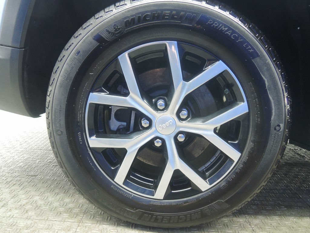 Used 2024 Jeep Grand Cherokee L Limited AWD/4WD image 6