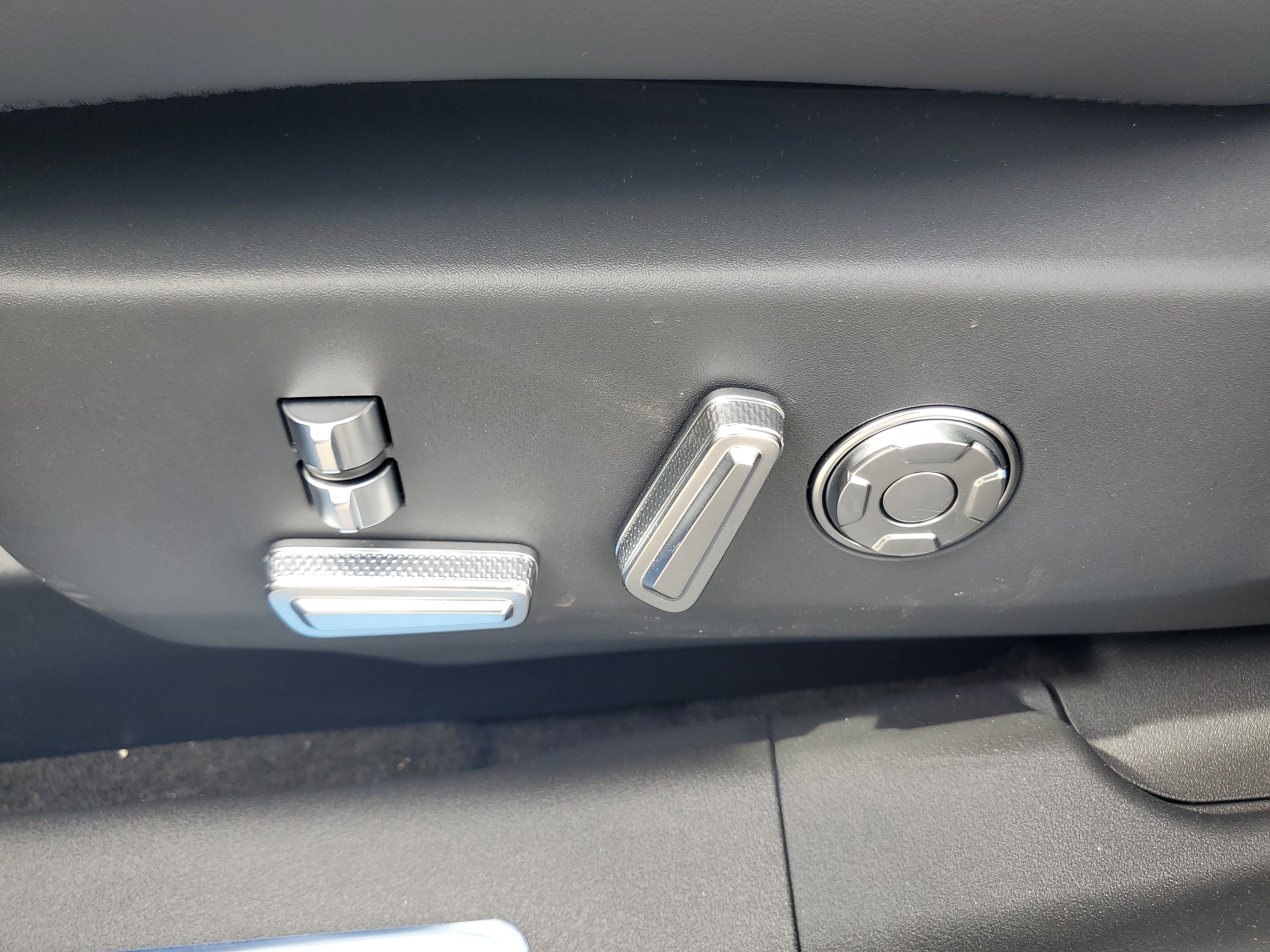 New 2026 Lincoln Nautilus Reserve AWD/4WD image 12