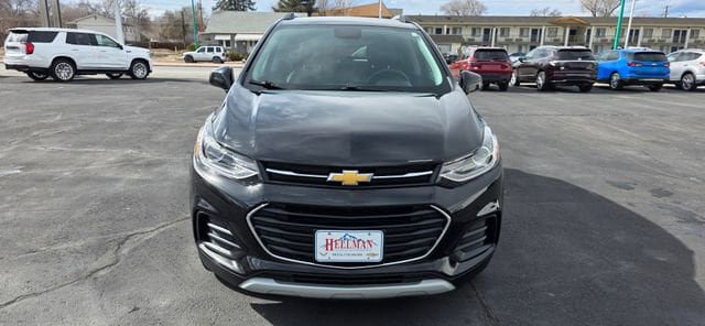 Used 2022 Chevrolet Trax LT w/ LT Convenience Package AWD/4WD image 2