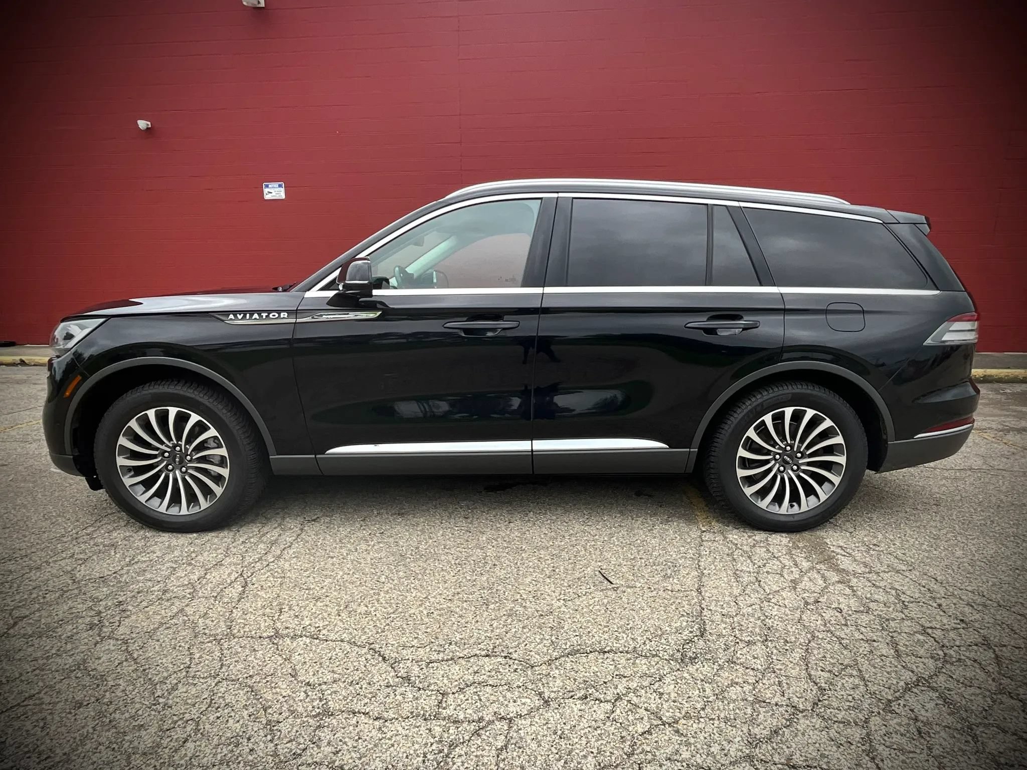 Used 2020 Lincoln Aviator Reserve w/ Equipment Group 201A AWD/4WD image 2