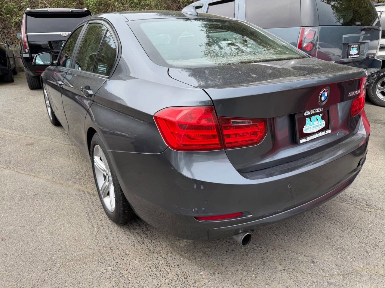 Used 2014 BMW 320i Sedan RWD image 2