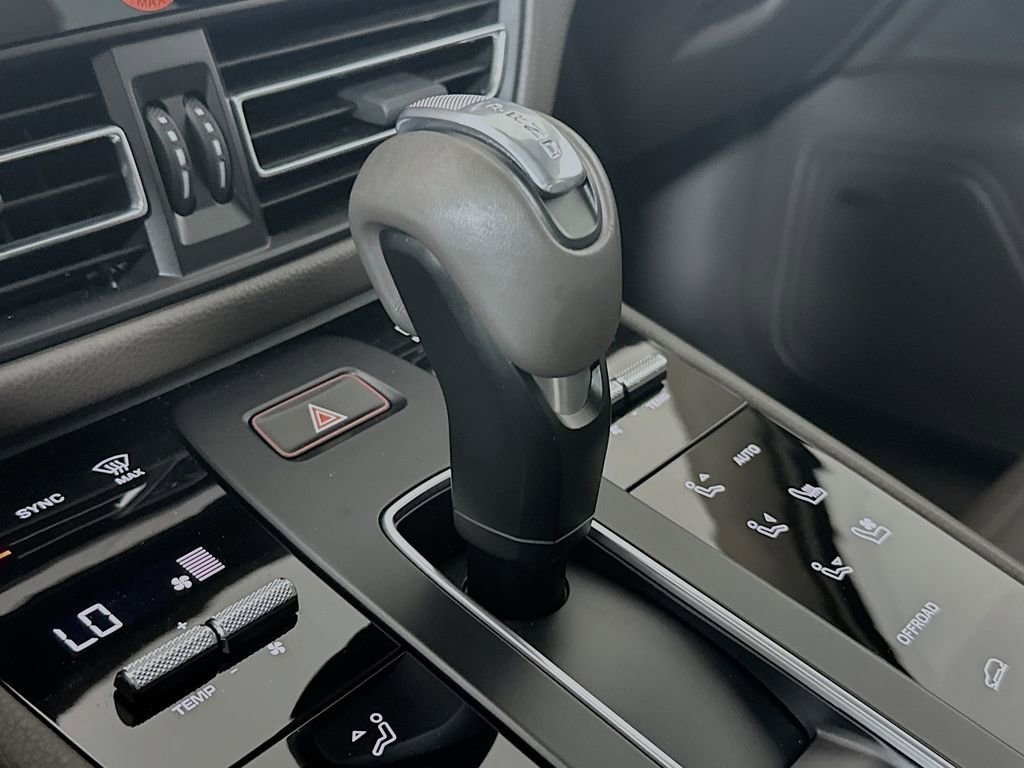 New 2026 Porsche Macan Turbo AWD/4WD image 19