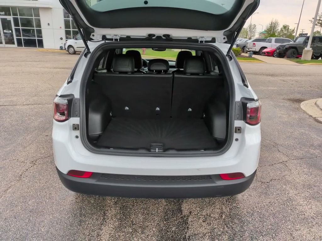 Used 2025 Jeep Compass Latitude w/ Altitude Special Edition AWD/4WD image 9