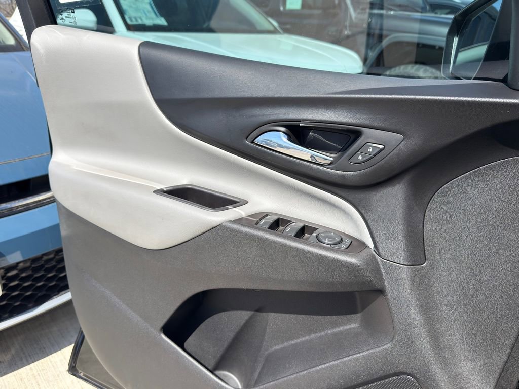 Used 2022 Chevrolet Equinox LS w/ LS Convenience Package image 26