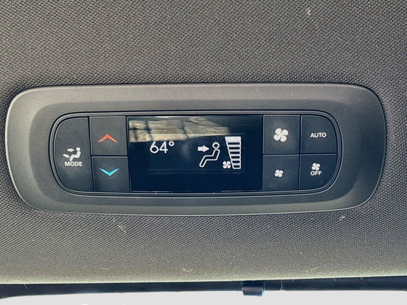 Used 2025 Chrysler Pacifica Select FWD image 23