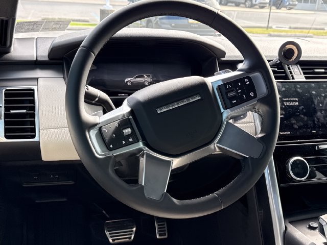 Used 2024 Land Rover Discovery Dynamic SE AWD/4WD image 16