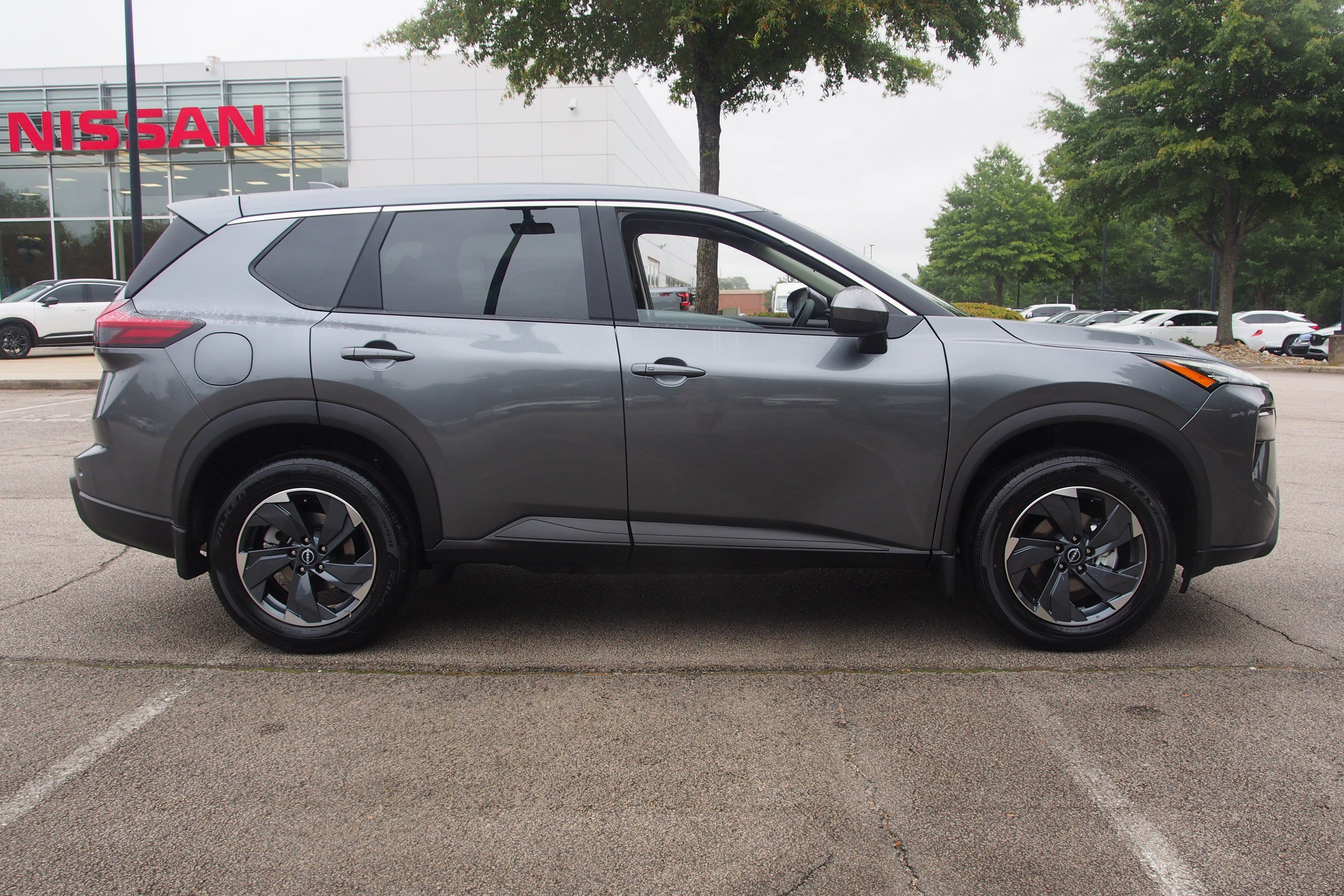 Used 2026 Nissan Rogue SV FWD image 8