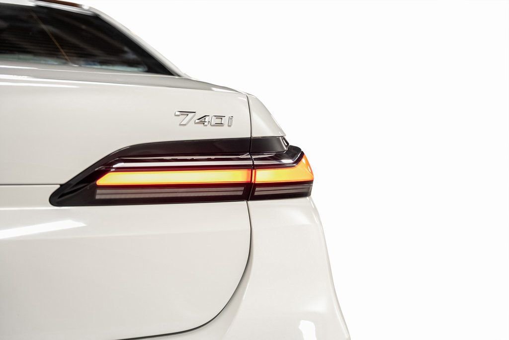 Used 2023 BMW 740i w/ Luxury Rear Seating Package image 22