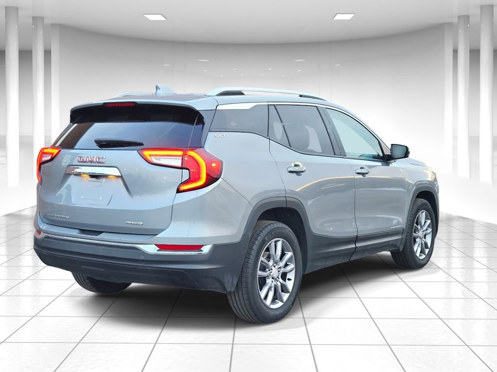 Used 2024 GMC Terrain SLT image 3