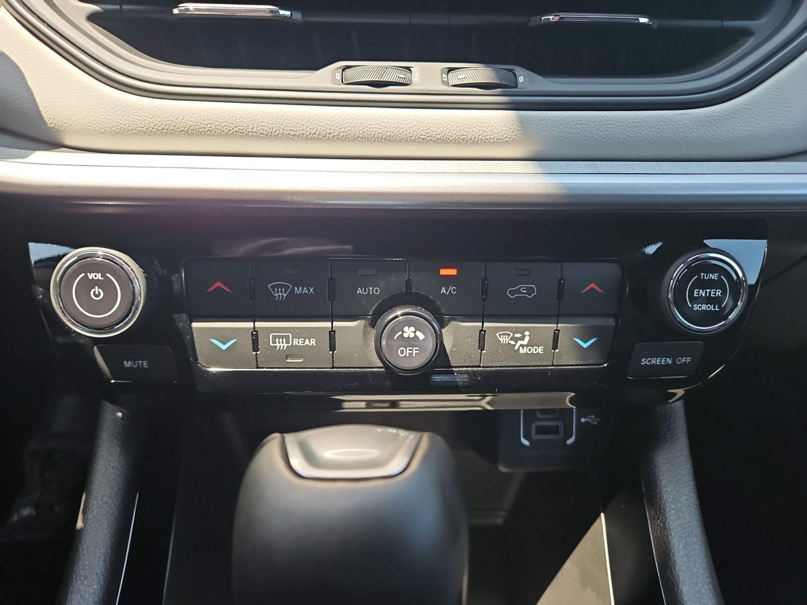 New 2025 Jeep Compass Limited image 28