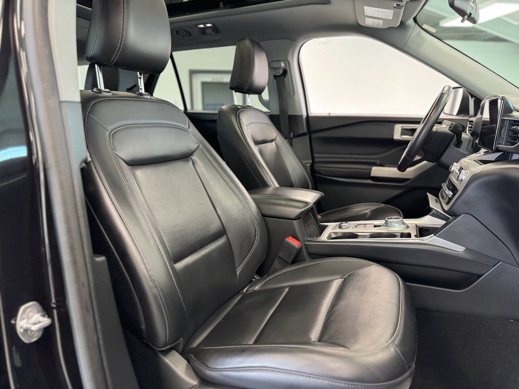 Used 2021 Ford Explorer XLT w/ Equipment Group 202A image 31