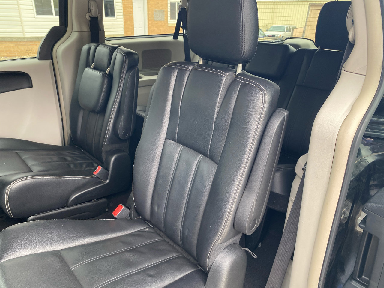 Used 2013 Chrysler Town & Country Touring image 13