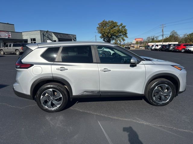 Used 2024 Nissan Rogue SV image 8