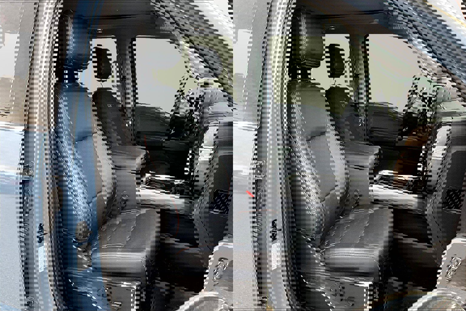 Used 2023 Ford F350 Lariat w/ Lariat Ultimate Package image 7