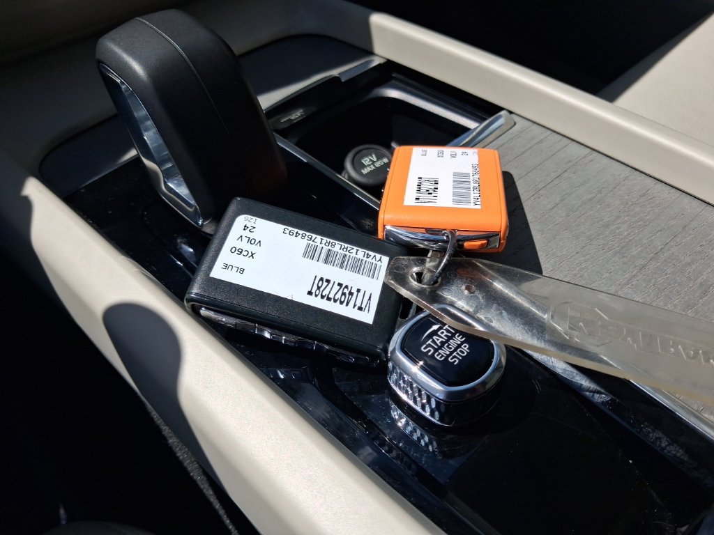 Used 2024 Volvo XC60 B5 Plus w/ Protection Package Premier AWD/4WD image 24
