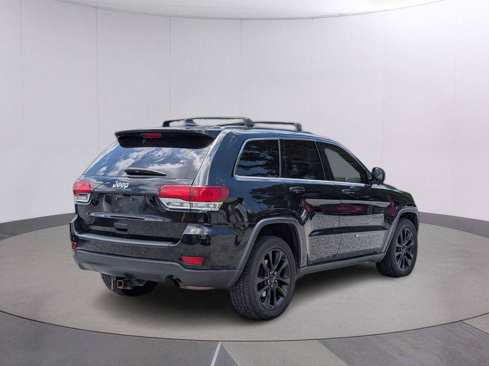 Used 2022 Jeep Grand Cherokee Laredo E RWD image 2