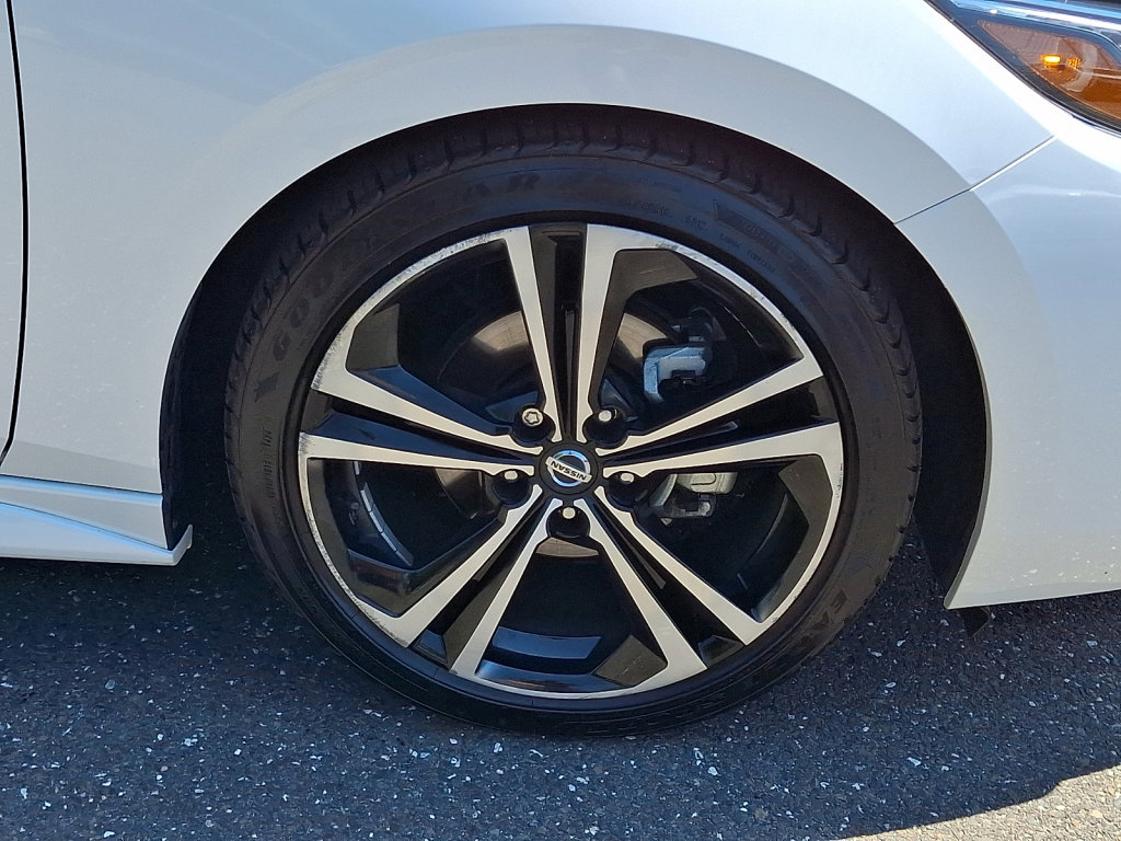 Used 2020 Nissan Sentra SR w/ Trunk Package FWD image 9