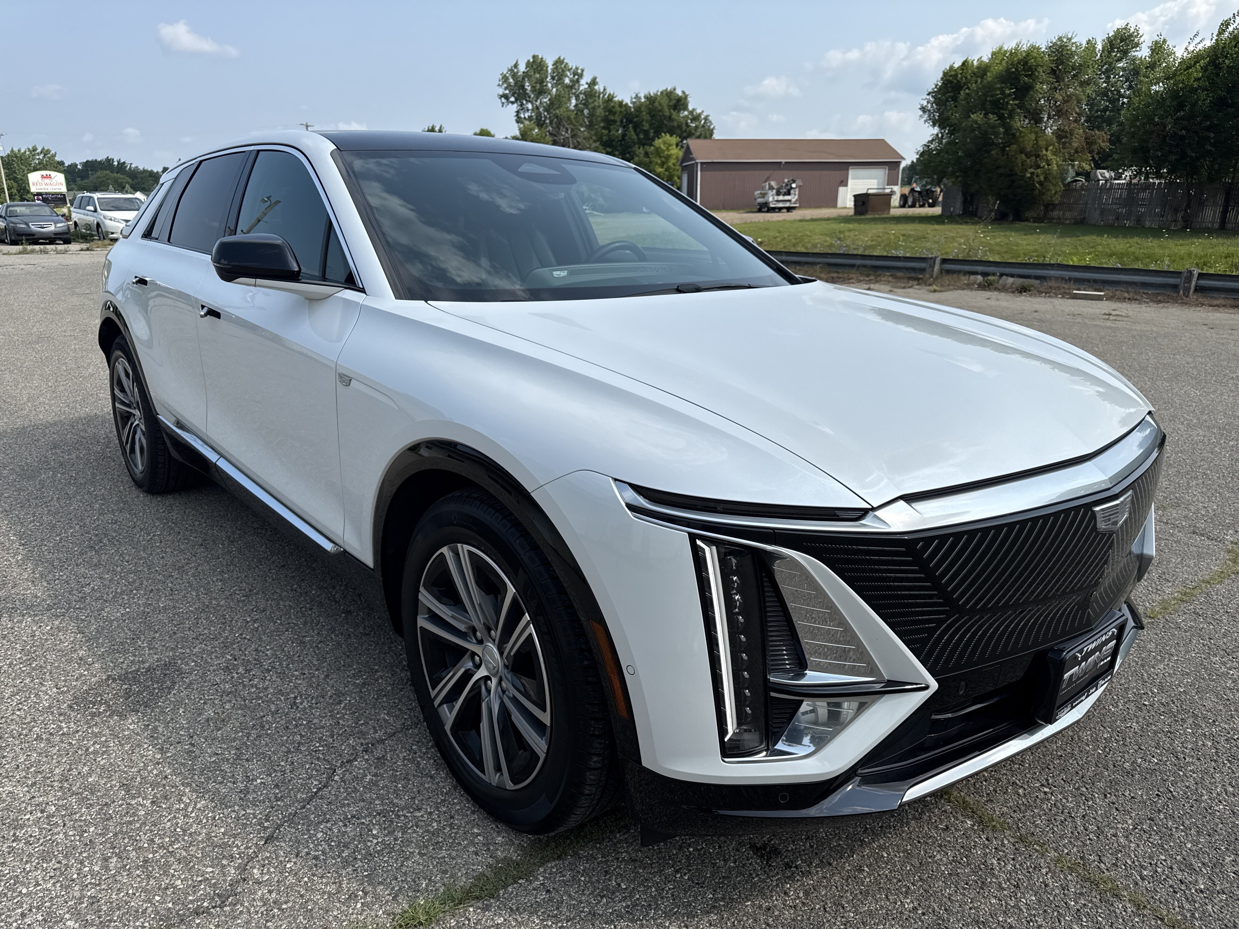 Used 2024 Cadillac Lyriq Luxury AWD/4WD image 1