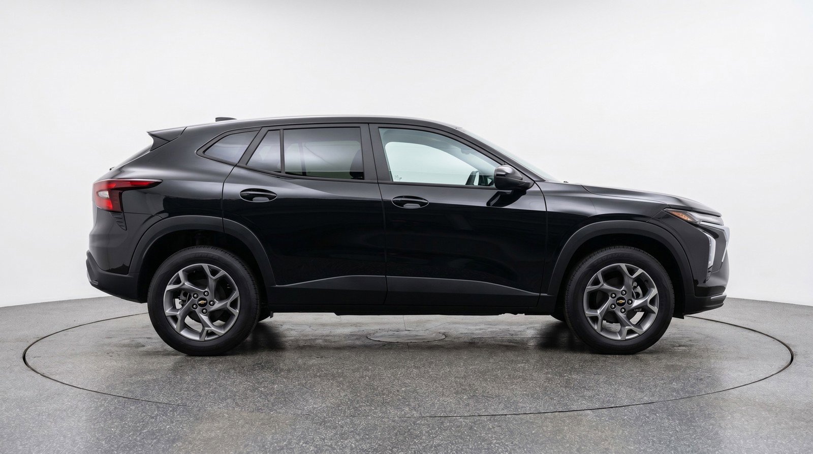 Used 2025 Chevrolet Trax LT FWD image 11