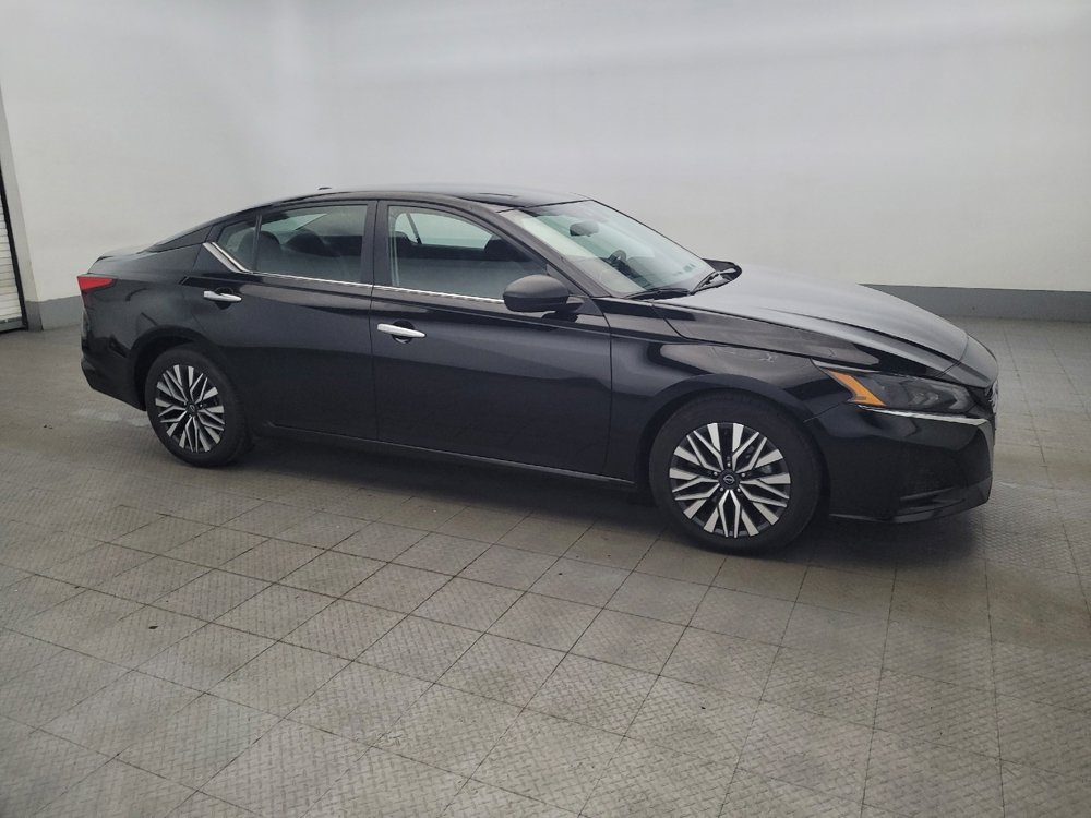 Used 2024 Nissan Altima 2.5 SV image 11