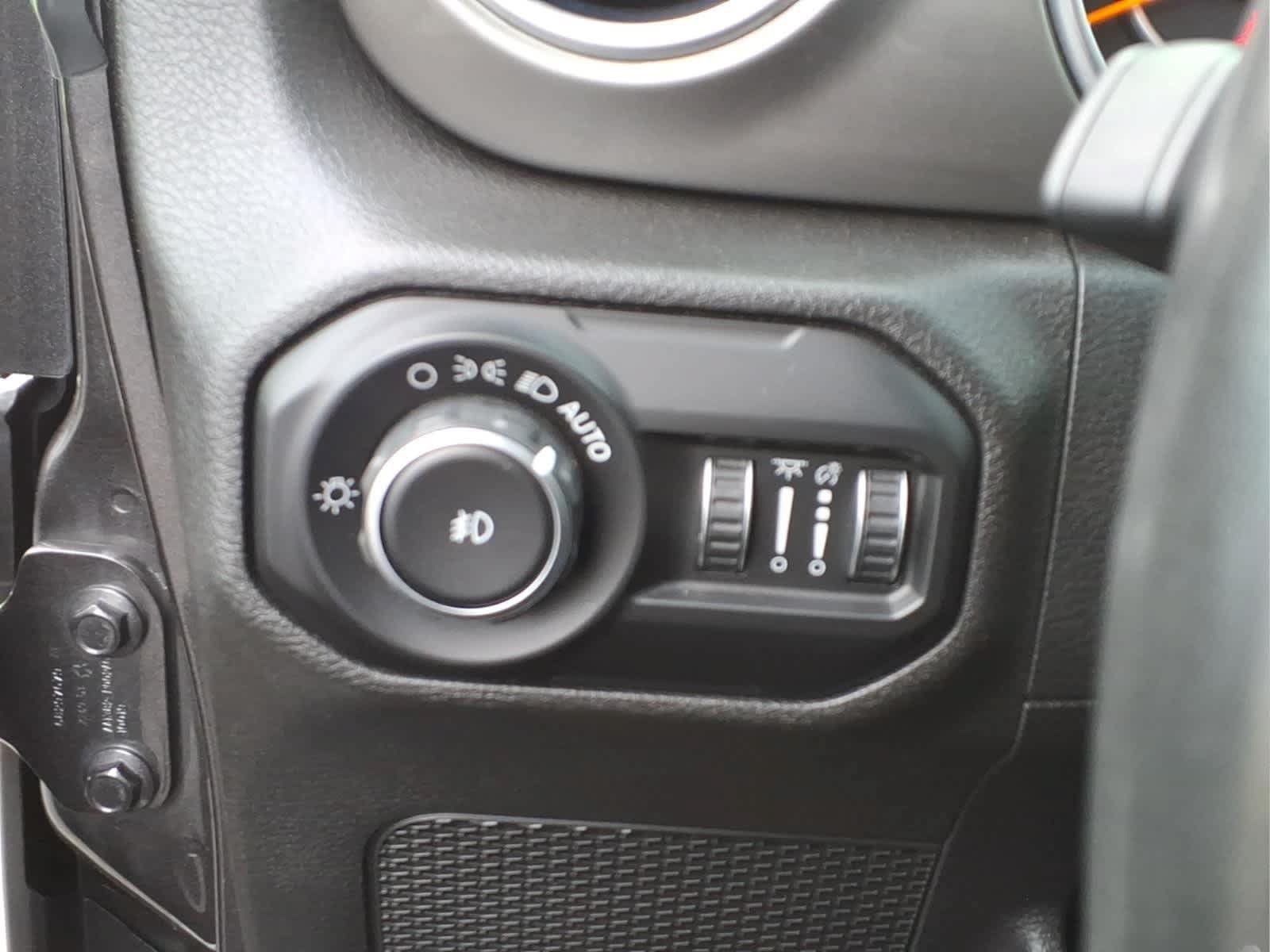 Used 2020 Jeep Wrangler Unlimited Sahara AWD/4WD image 20