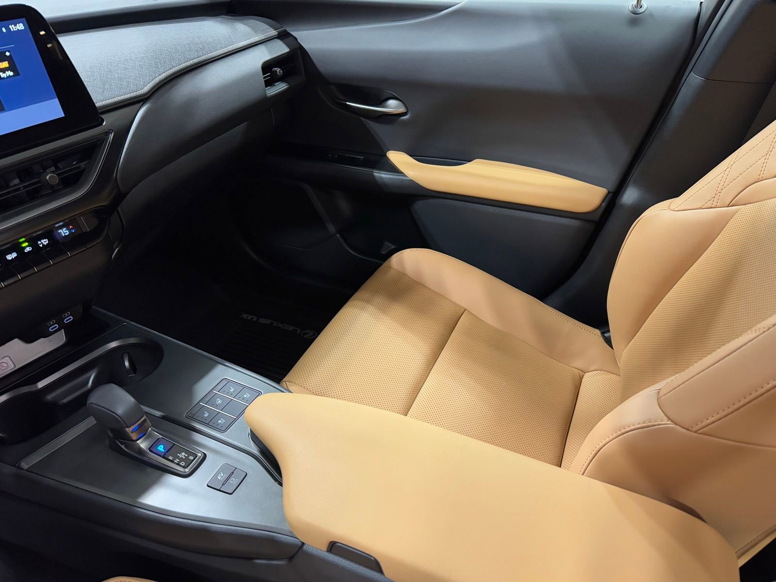 Used 2025 Lexus UX 300h AWD image 13