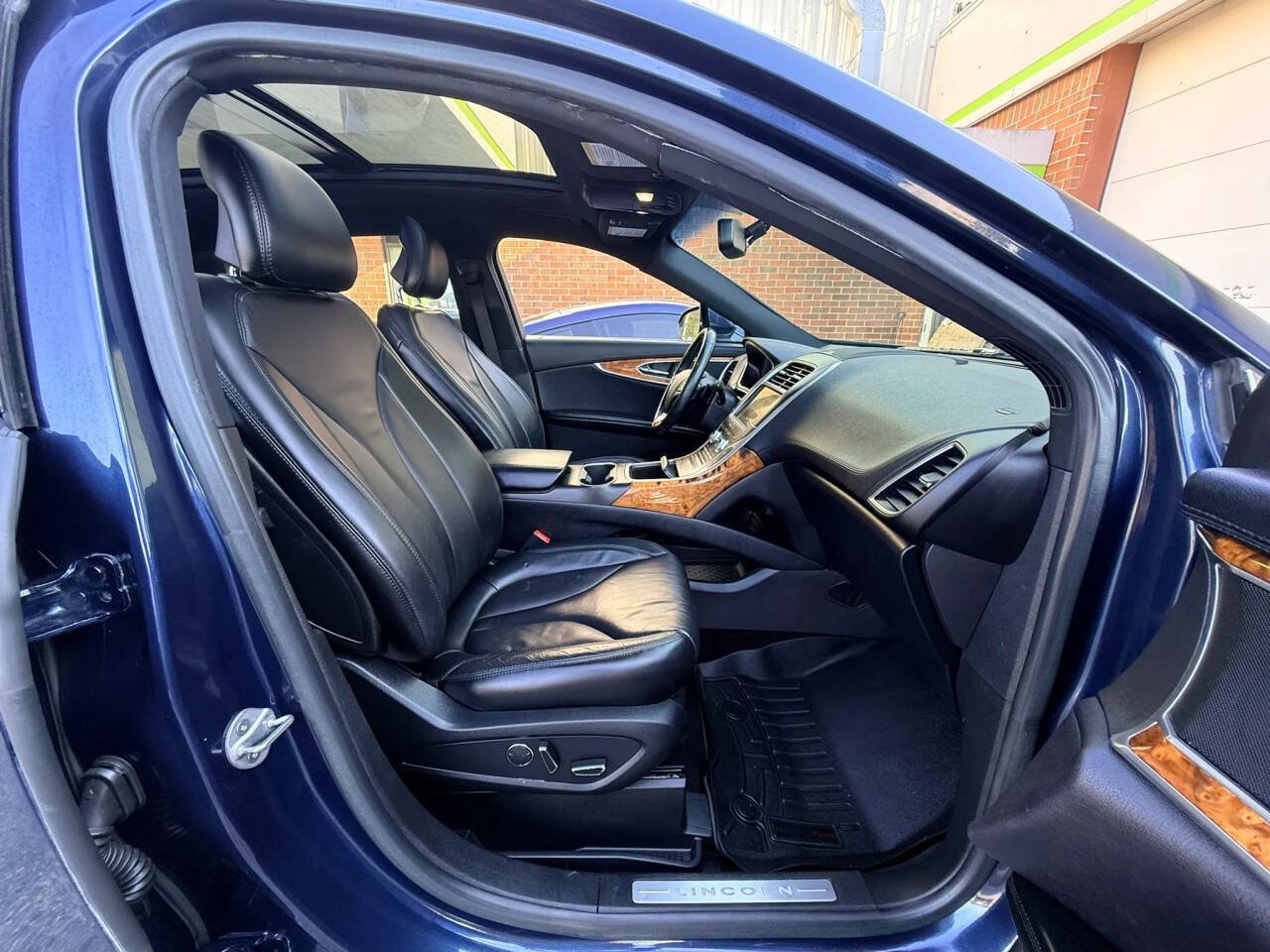 Used 2017 Lincoln MKX Select AWD/4WD image 19