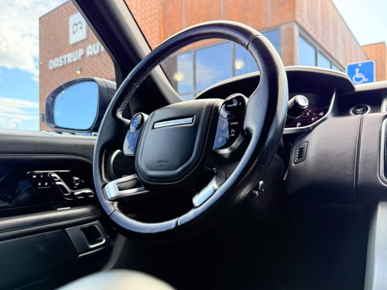 Used 2020 Land Rover Range Rover Long Wheelbase HSE image 9