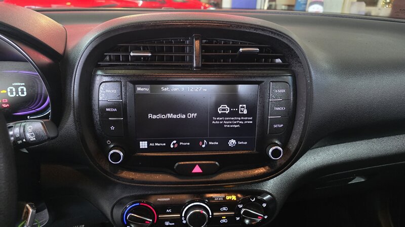 Used 2023 Kia Soul LX w/ LX Technology Package FWD image 15