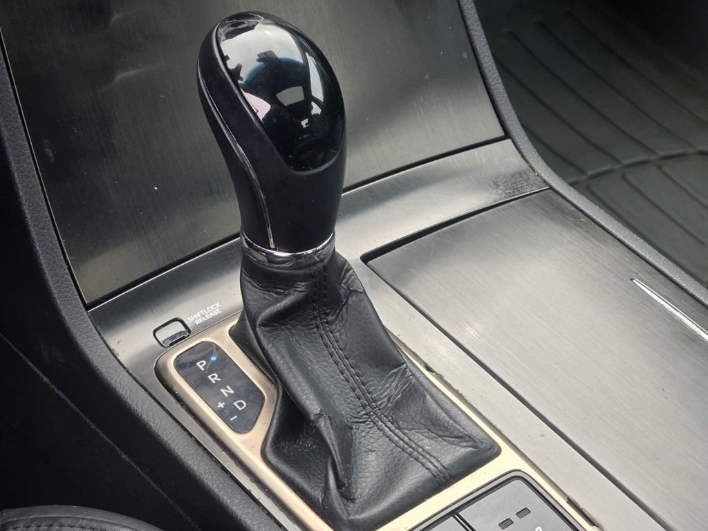 Used 2012 Hyundai Azera image 35