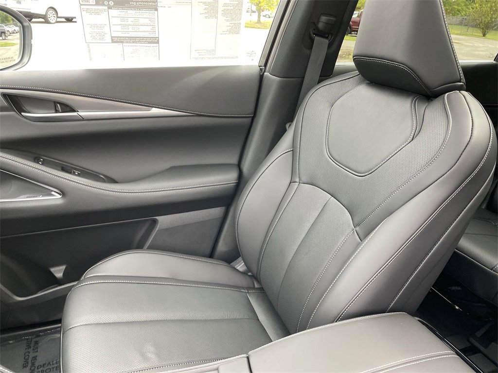 Certified 2025 INFINITI QX60 Luxe w/ Black Edition image 15