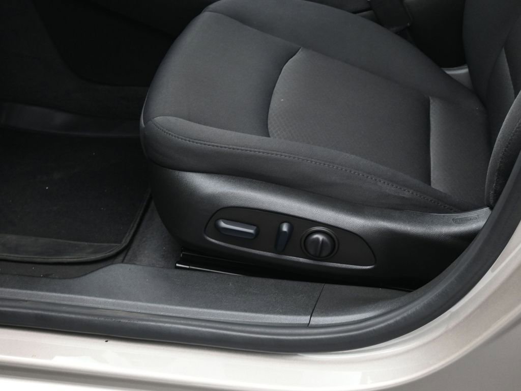 Used 2022 Chevrolet Malibu LT image 11