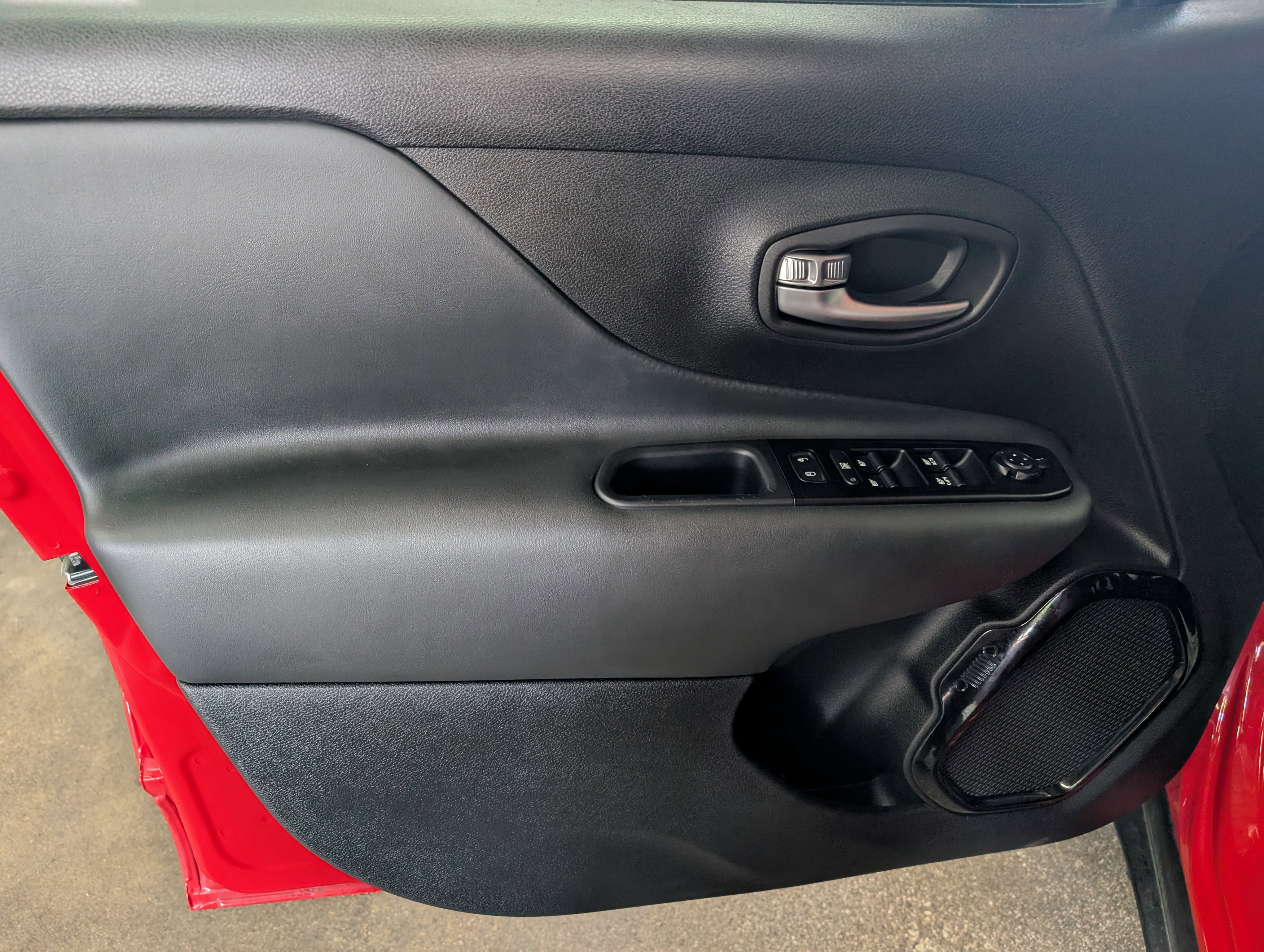 Used 2020 Jeep Renegade Altitude image 9