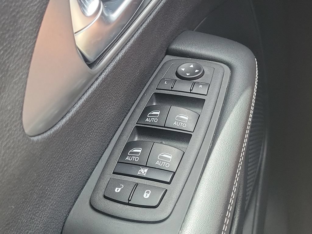 Used 2026 Chrysler Pacifica Select FWD image 19