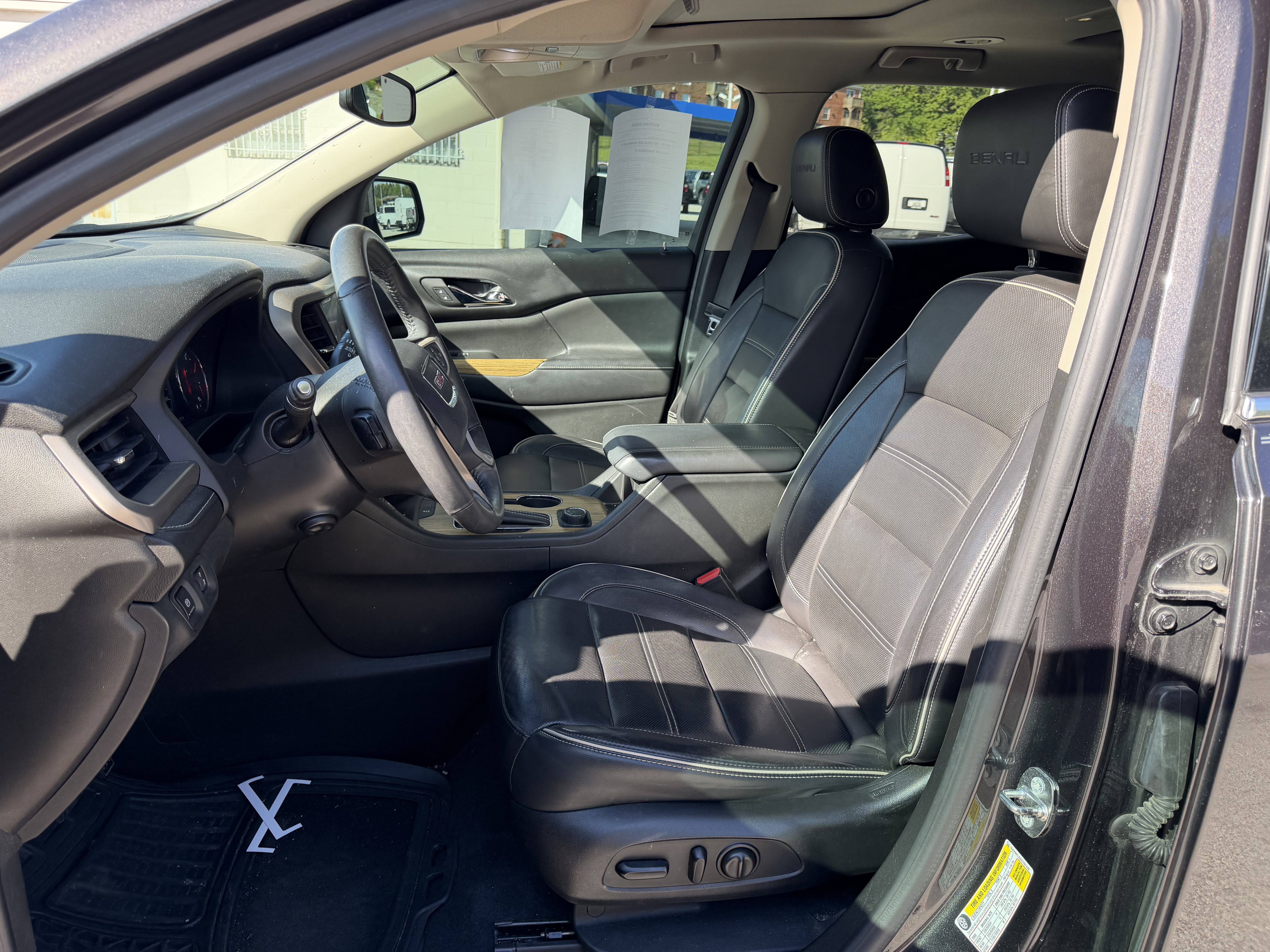 Used 2017 GMC Acadia Denali w/ Technology Package FWD image 13