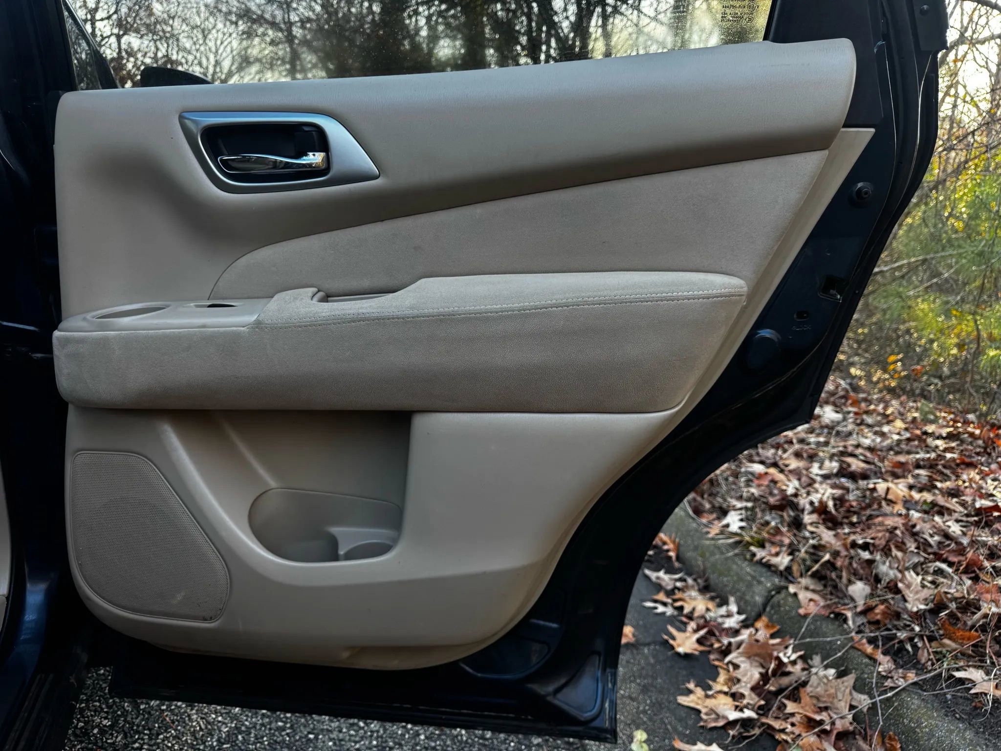 Used 2013 Nissan Pathfinder SV w/ Cargo Pkg image 13