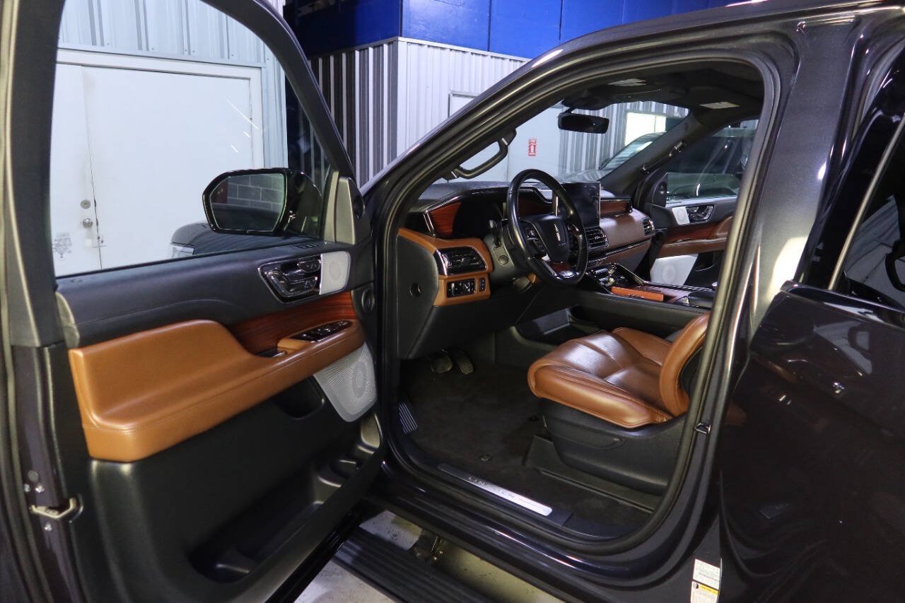 Used 2024 Lincoln Navigator Reserve AWD/4WD image 18