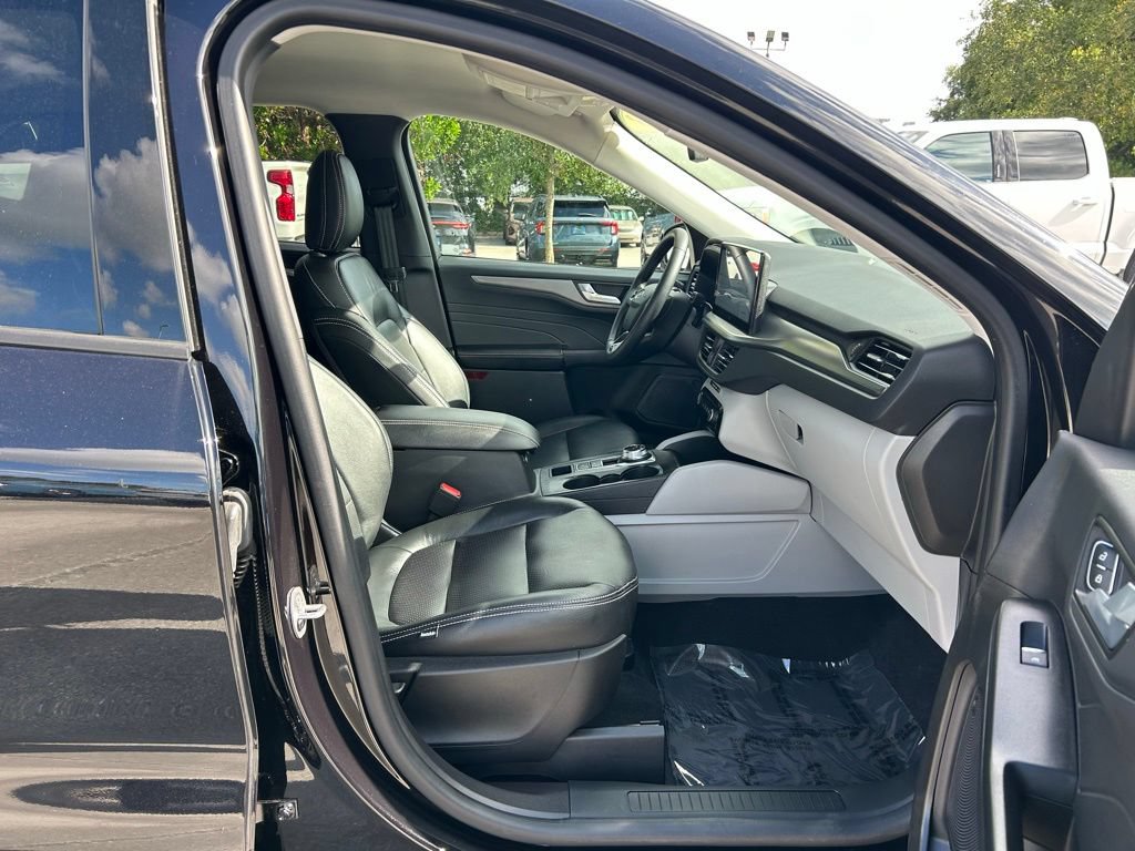 New 2023 Ford Escape SE FWD image 40