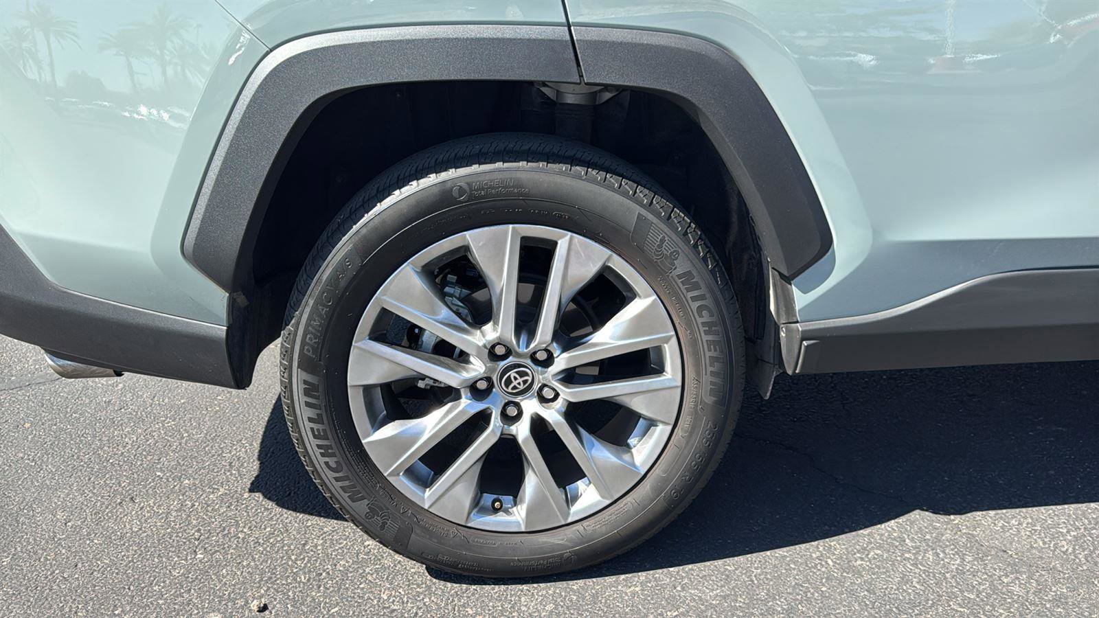 Used 2023 Toyota RAV4 XLE Premium image 9