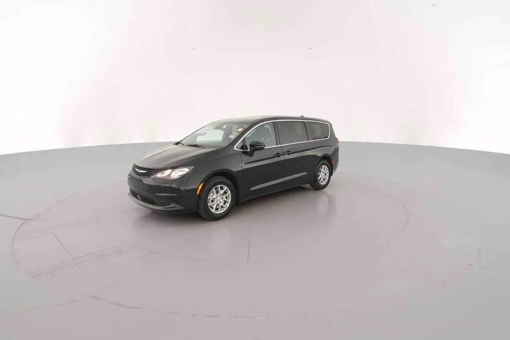 New 2026 Chrysler Voyager LX image 4